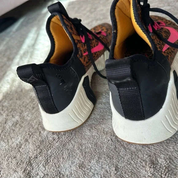 Nike Leopard Print Sneakers with Pink Highlights 7 - Picture 8 of 10